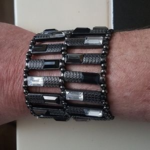 Black strethable band bracelet